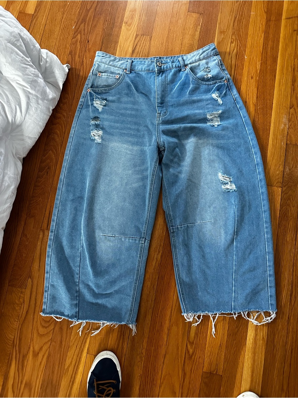 Women's Distressed Barrel Leg Cropped Jeans light Blue size 12
